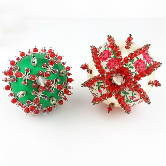 Vintage Satin Beaded Push Pin Christmas Ornaments Red Green Cream Lot Of 2 - Picture 5 of 12